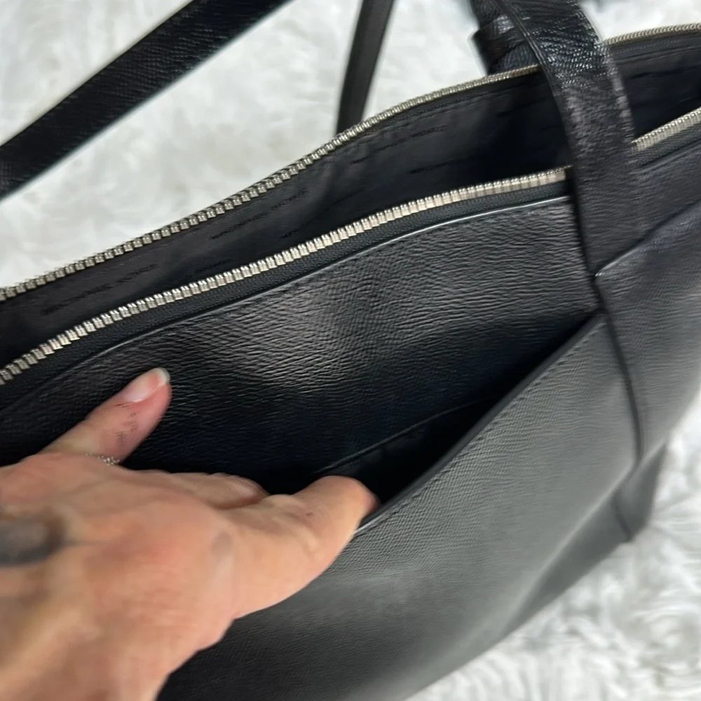 Maddie Medium Crossgrain Leather Tote Bag - Picture 13 of 16